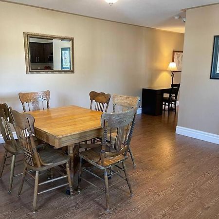Cozy 2 Bedroom Home In Chatham - Left Side Екстер'єр фото
