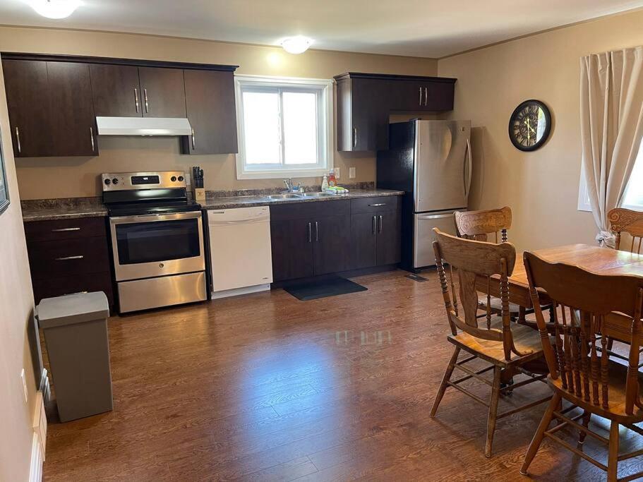 Cozy 2 Bedroom Home In Chatham - Left Side Екстер'єр фото
