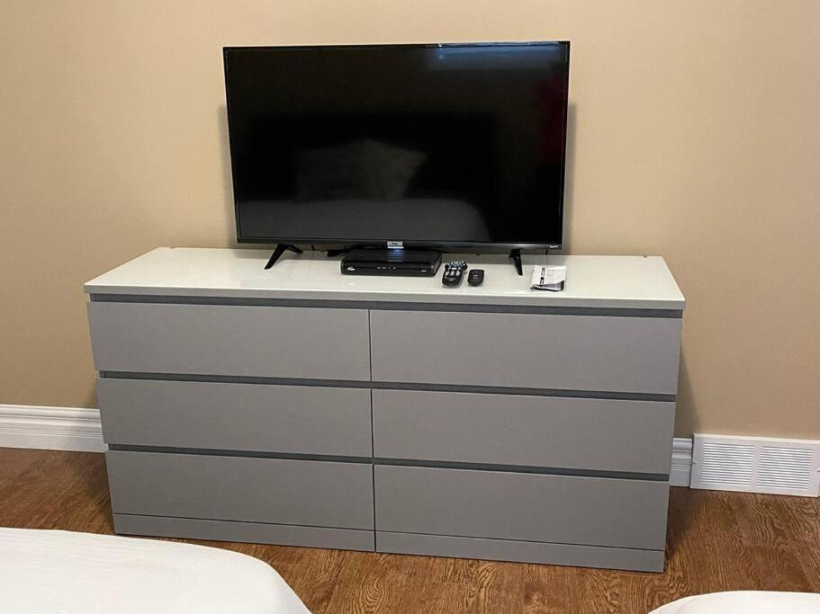 Cozy 2 Bedroom Home In Chatham - Left Side Екстер'єр фото