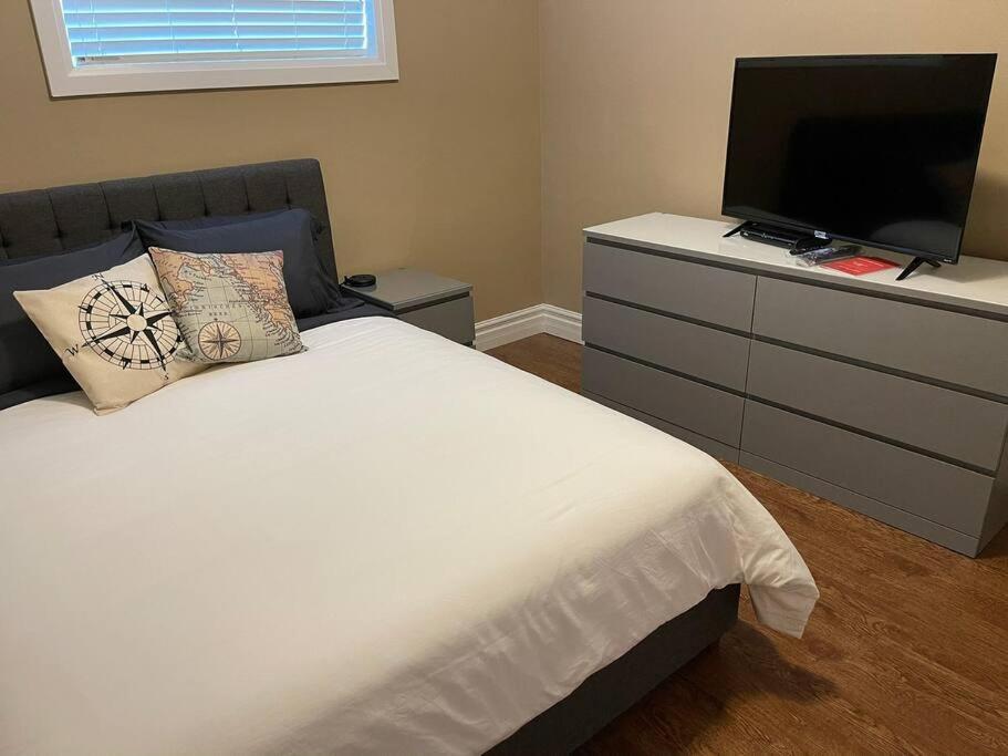 Cozy 2 Bedroom Home In Chatham - Left Side Екстер'єр фото