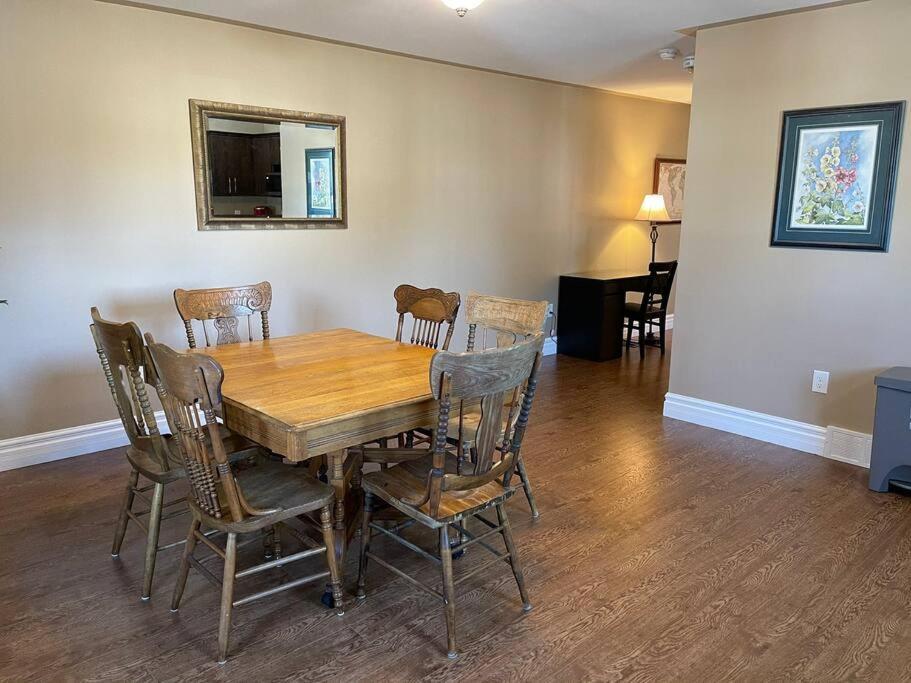 Cozy 2 Bedroom Home In Chatham - Left Side Екстер'єр фото