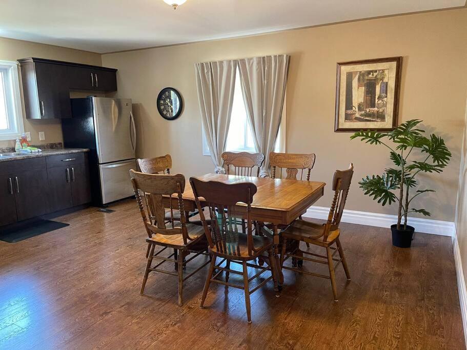 Cozy 2 Bedroom Home In Chatham - Left Side Екстер'єр фото